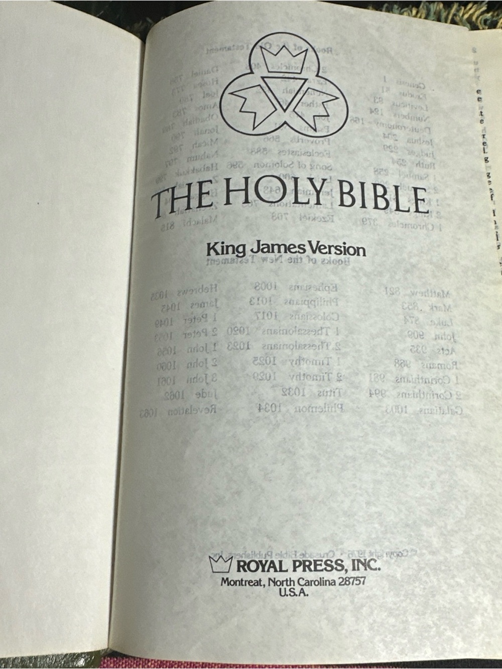 Vintage 1976 King James Holy Bible Green HC Imit Leather Royal Press Red Ltr USA
